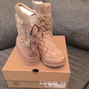 *Brand New* UGG Isla Knit Boots